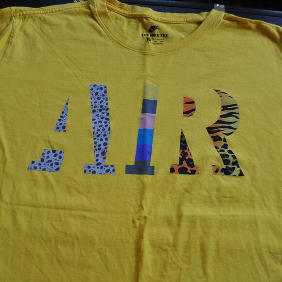 The Nike Tee AIR XXL Yellow Short Sleeve Shirt w/ Animal Print Logo - Picture 2 of 6